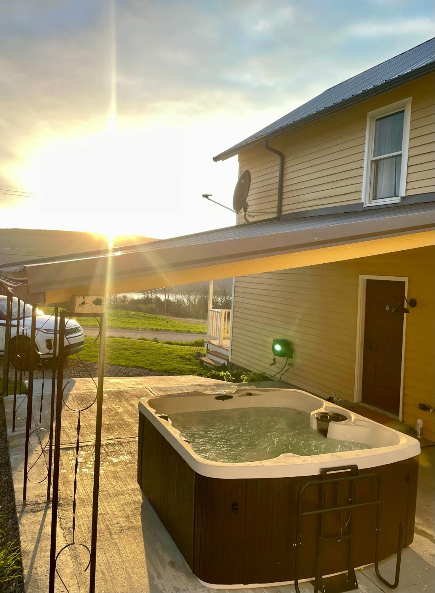 Vineyard Farmhouse With Hot Tub & Lake Views Hammondsport Exterior foto